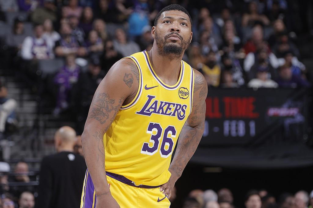 输在三分球，国王全场三分26投17中，湖人36投仅8中