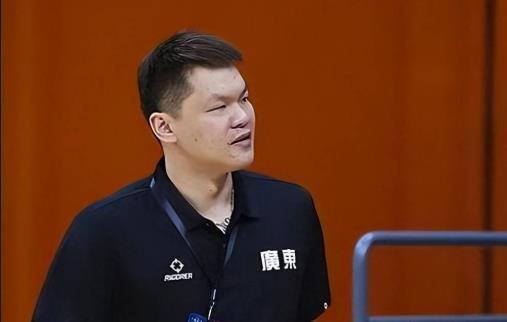 开云体育下载-朱芳雨羡慕首钢队豪华阵容，深圳队回应球队欠薪传闻