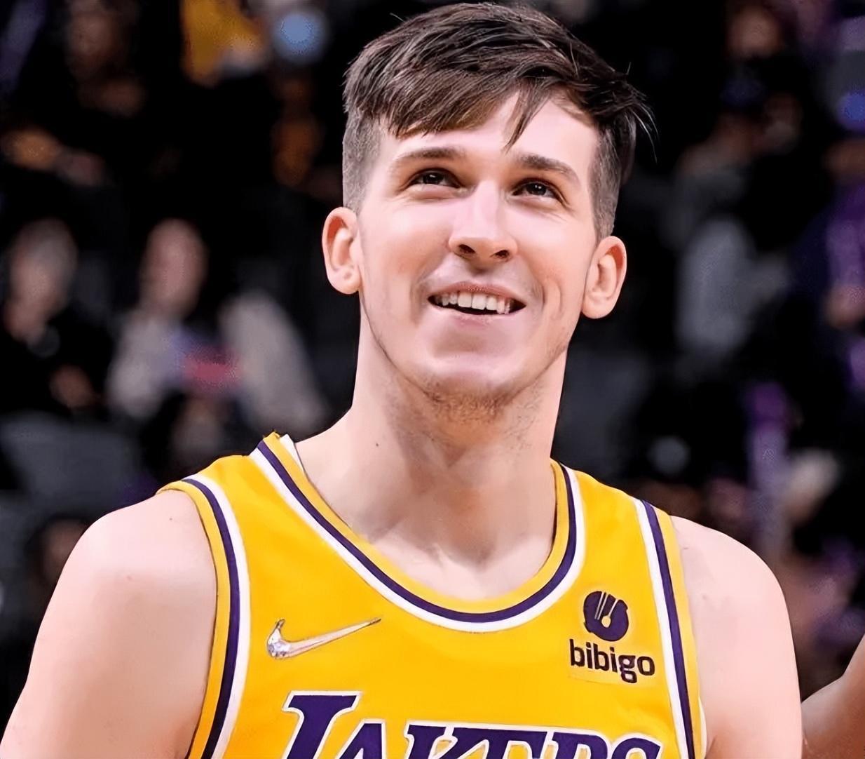 开云体育app-绝杀掘金！雷迪克爆赞2功臣，詹姆斯展望六连客，东契奇归结团队